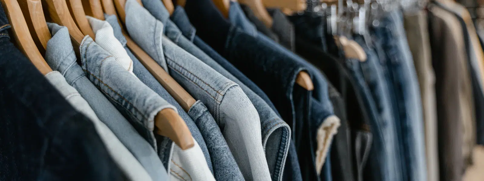 7 Stylish Cargo Jeans Shirt Combos to Elevate Your Look
