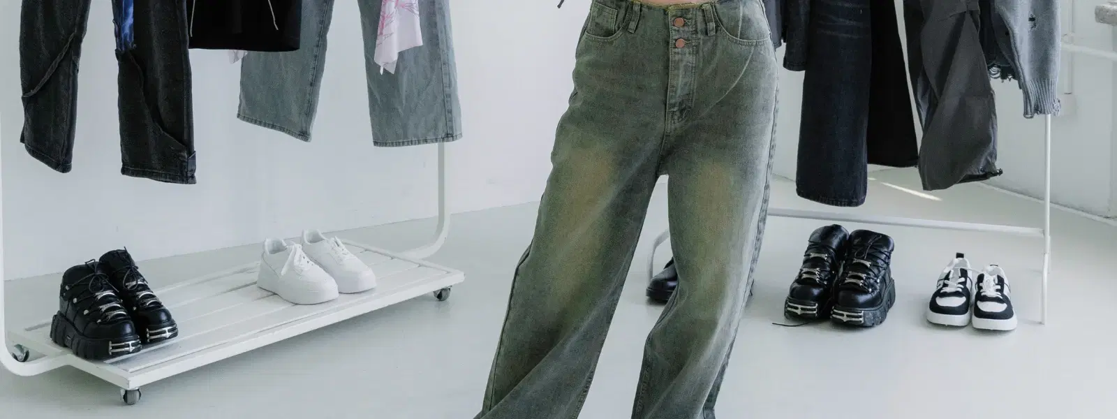 How to Style Baggy Jeans: Tips for Chic Casual Looks