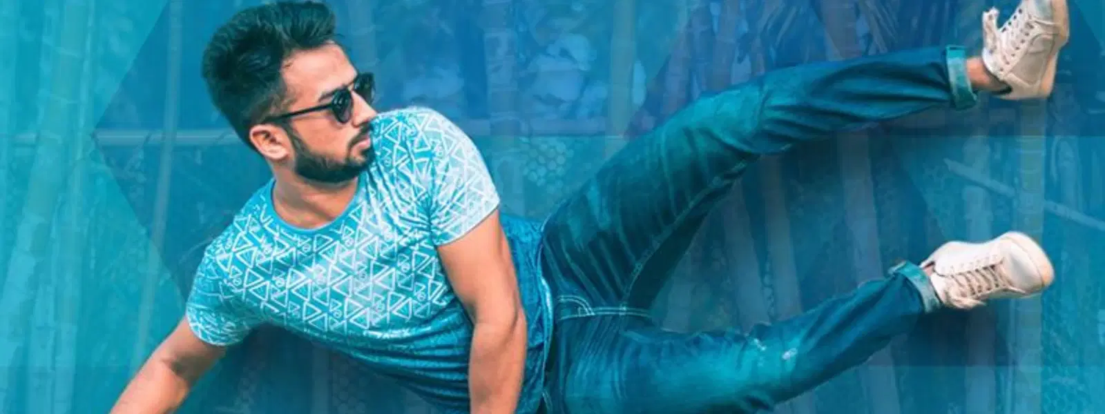 How to Style Tapered Jeans with Sneakers: A Guide