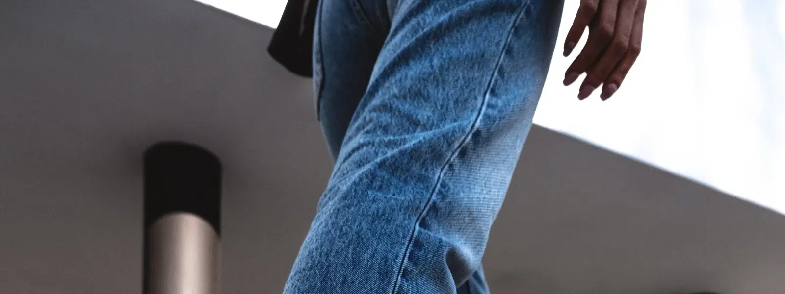 How to Style Loose Jeans for Effortless Chic Looks